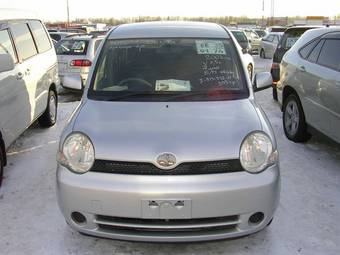 2003 Toyota Sienta Photos