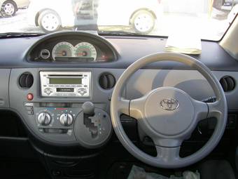 2003 Toyota Sienta Images