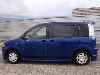 2003 Toyota Sienta Images