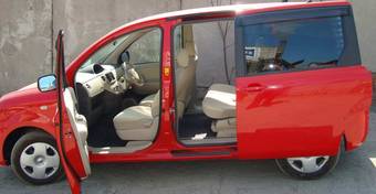 2003 Toyota Sienta Photos