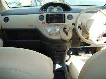 2003 Toyota Sienta Wallpapers