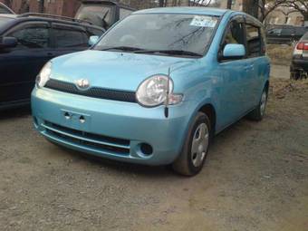 2003 Toyota Sienta Photos