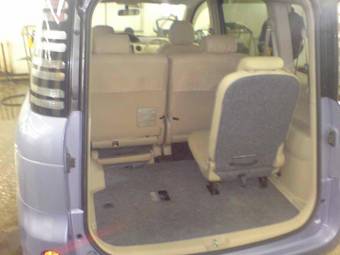 2003 Toyota Sienta Pictures