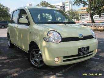 2003 Toyota Sienta Photos