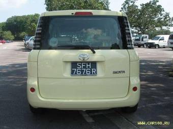 2003 Toyota Sienta Pictures