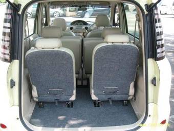 2003 Toyota Sienta Pictures