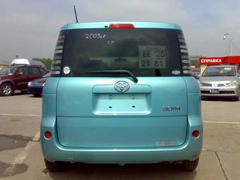 2003 Toyota Sienta Pictures