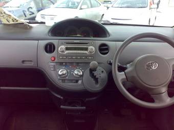 2003 Toyota Sienta Photos