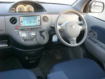 2003 Toyota Sienta Photos