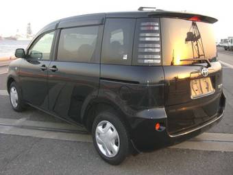 2003 Toyota Sienta Photos