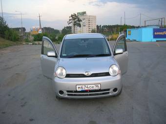 2003 Toyota Sienta Pictures