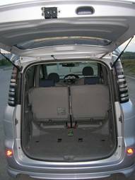 2003 Toyota Sienta Pictures