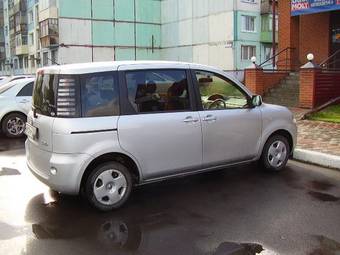 2003 Toyota Sienta Photos