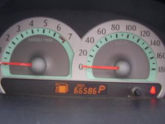 2003 Toyota Sienta Pictures