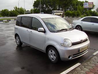 2003 Toyota Sienta Pictures