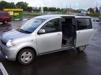 2003 Toyota Sienta Wallpapers