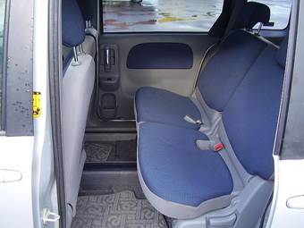 2003 Toyota Sienta Images