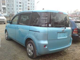 2003 Toyota Sienta Pics