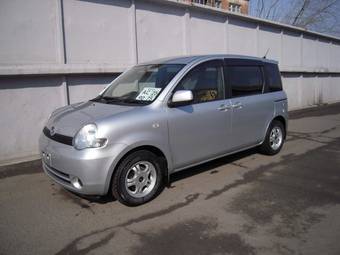 2003 Toyota Sienta Photos