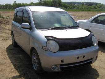 2003 Toyota Sienta Pictures