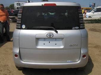 2003 Toyota Sienta Pictures