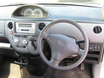 2003 Toyota Sienta Pictures