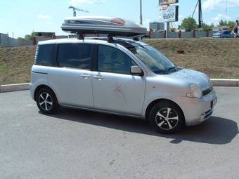 2003 Toyota Sienta Photos