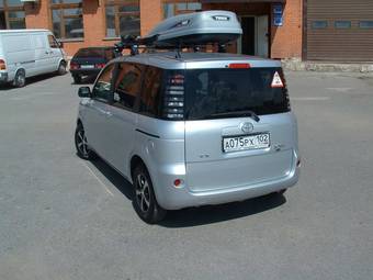 2003 Toyota Sienta Wallpapers