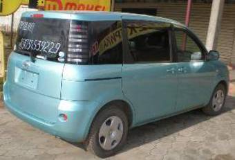 2003 Toyota Sienta Pictures