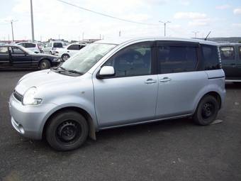 2003 Toyota Sienta Photos