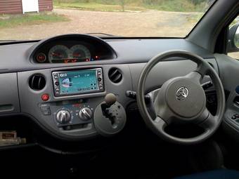 2003 Toyota Sienta Pictures