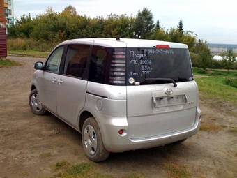 2003 Toyota Sienta Photos