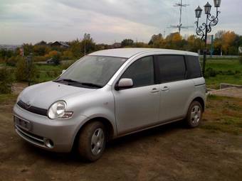 2003 Toyota Sienta Pictures