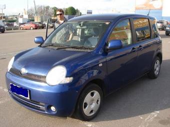 2003 Toyota Sienta Pics