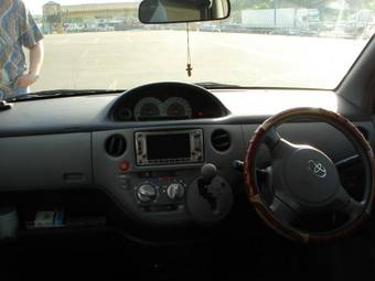 2003 Toyota Sienta Pictures