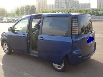 2003 Toyota Sienta Photos