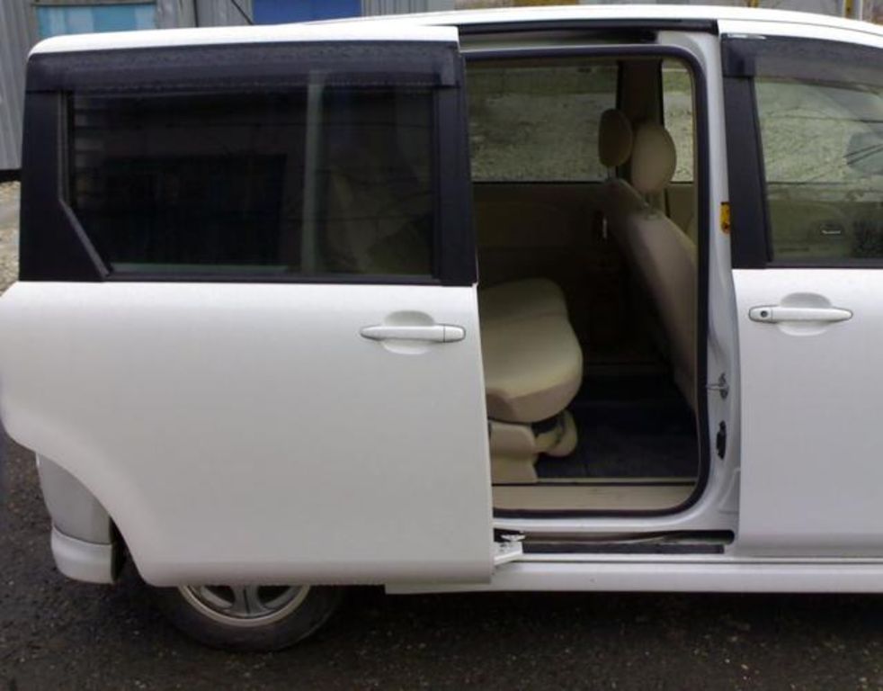 2004 Toyota Sienta