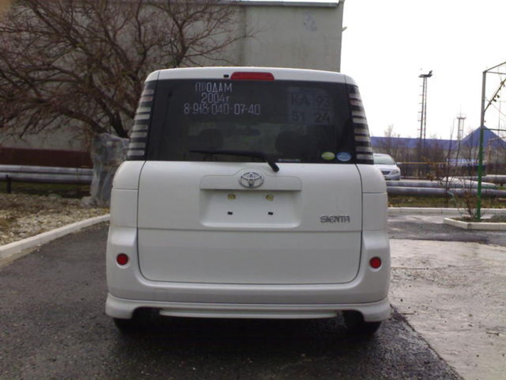 2004 Toyota Sienta