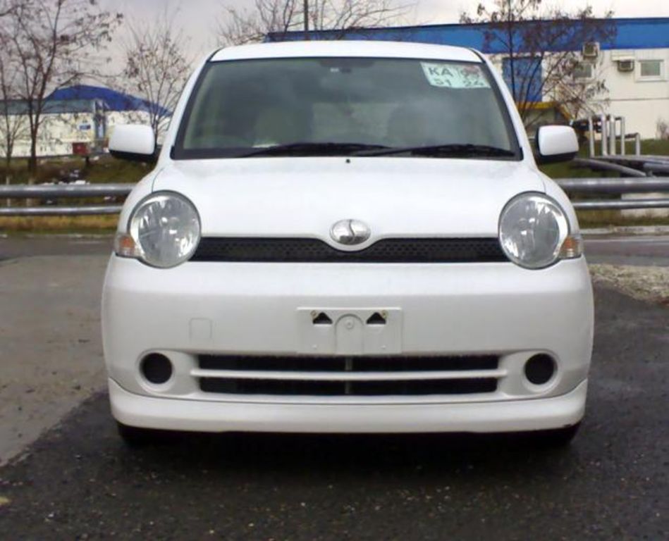 2004 Toyota Sienta