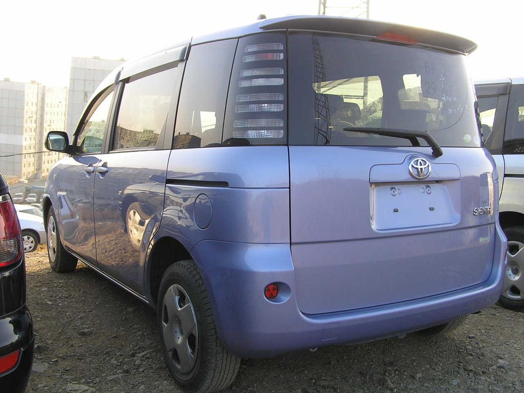 2004 Toyota Sienta