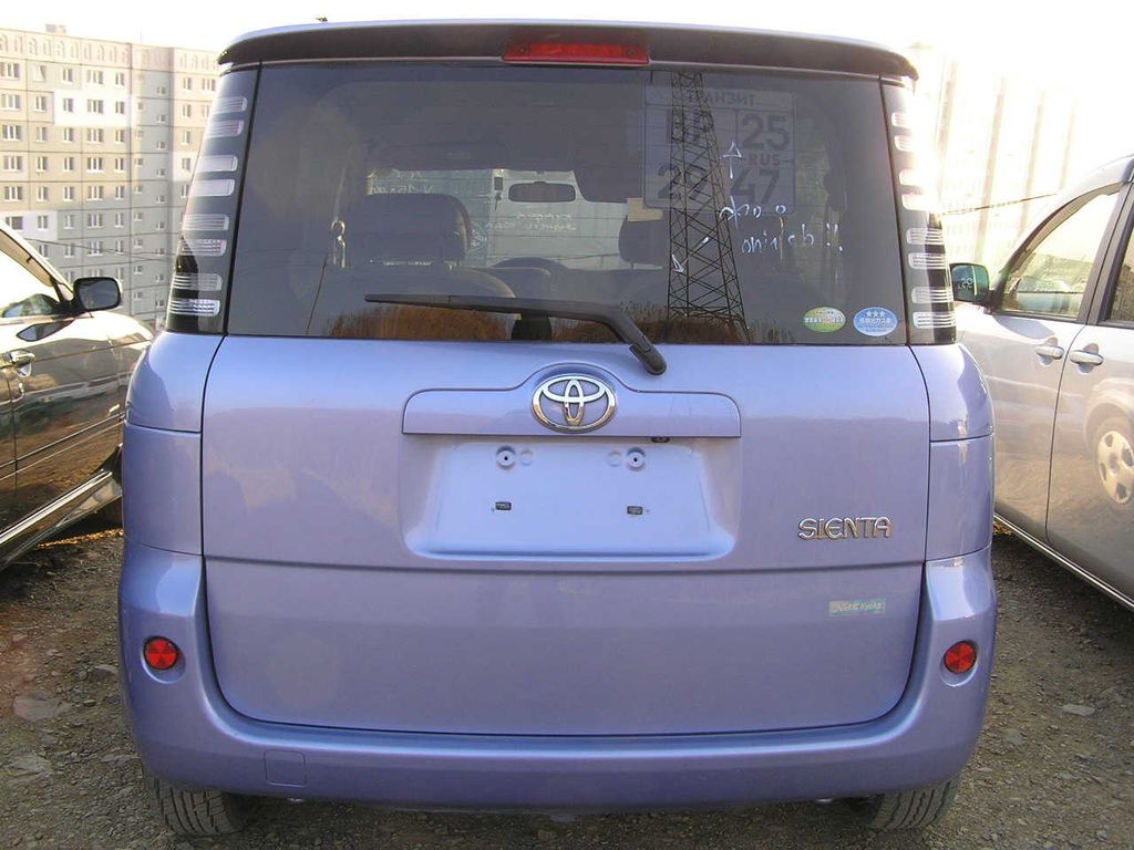 2004 Toyota Sienta