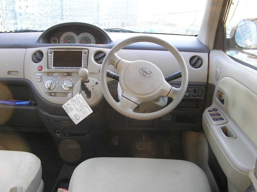 2004 Toyota Sienta