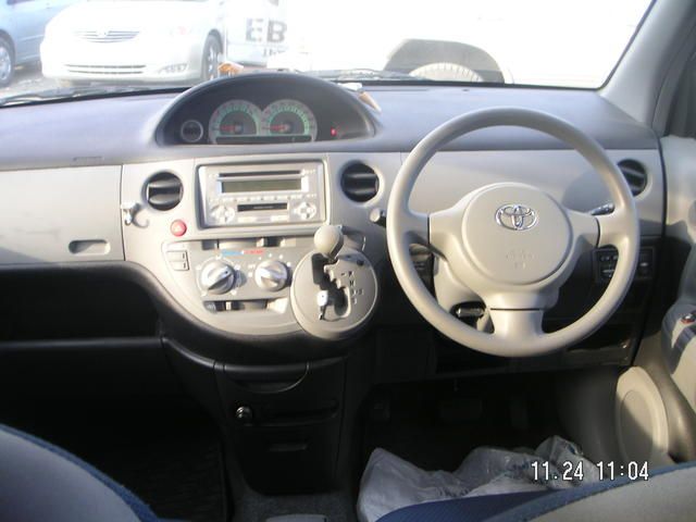 2004 Toyota Sienta