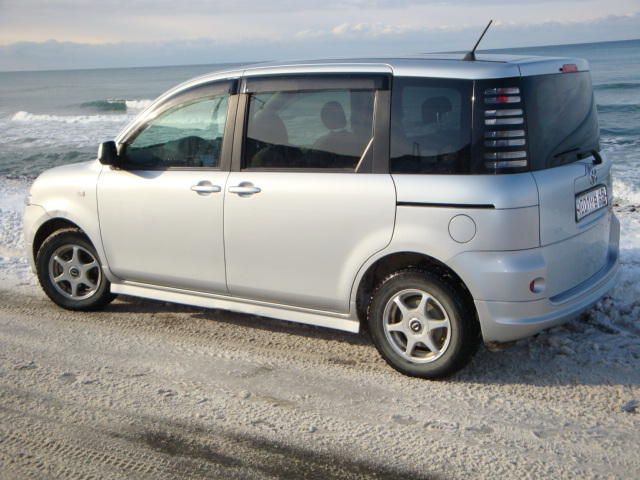 2004 Toyota Sienta