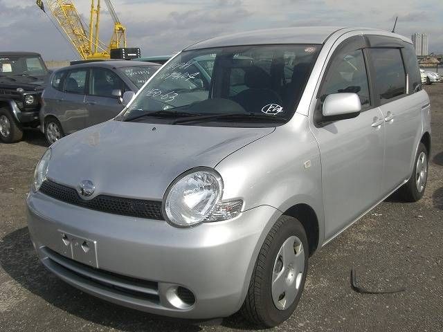 2004 Toyota Sienta