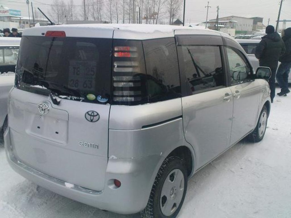 2004 Toyota Sienta