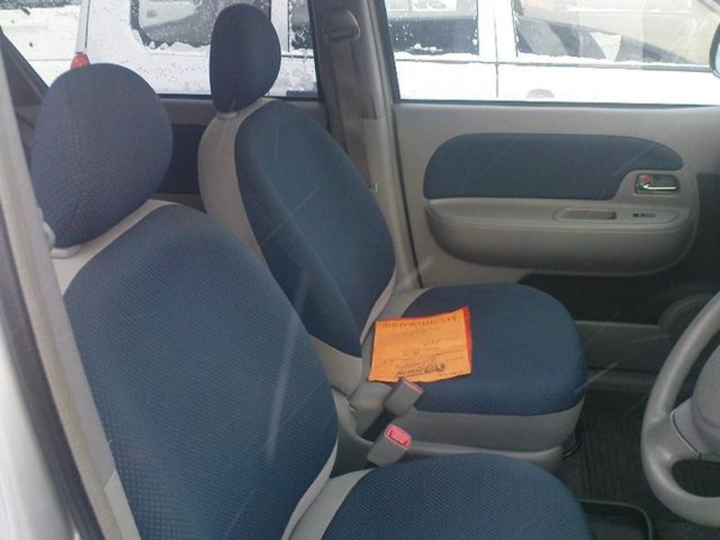 2004 Toyota Sienta