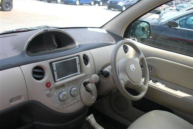 2004 Toyota Sienta