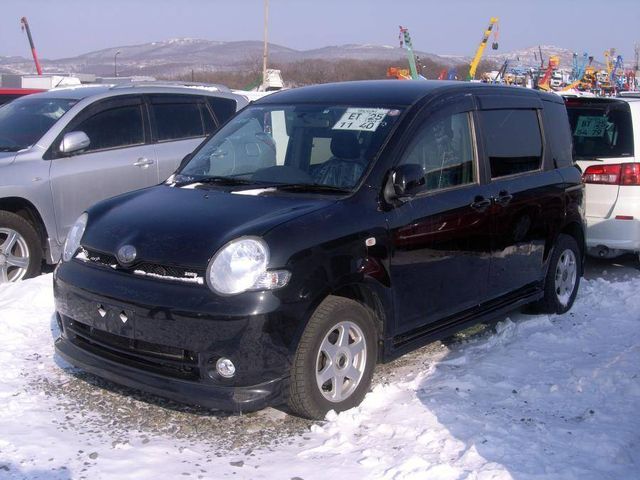 2004 Toyota Sienta