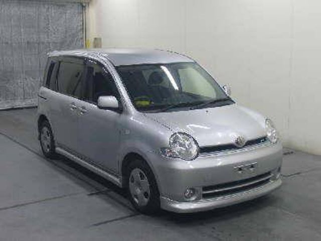 2004 Toyota Sienta